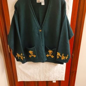 Lucia XL dark green with gold embroidery on front pockets and bottom of sleeves